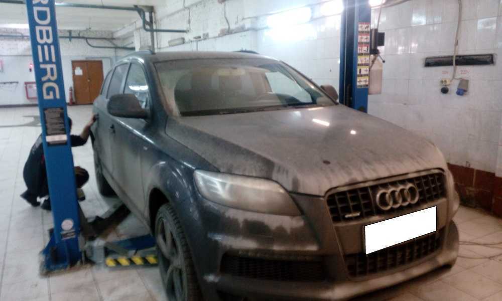 Замена передних тормозных колодок на AUDI Q7