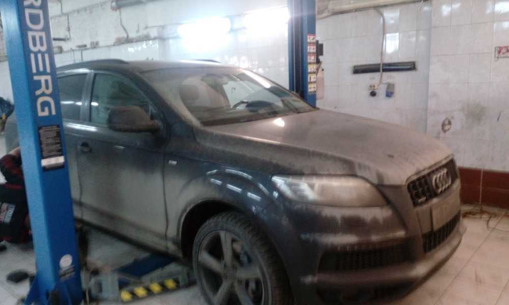Замена передних тормозных колодок на AUDI Q7 - фото 2